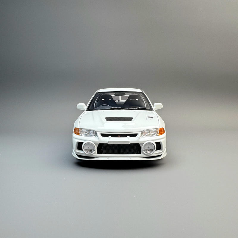 MotorHelix 1:18 Mitsubishi Lancer Evolution IV GSR Diecast Model