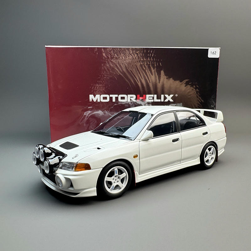 MotorHelix 1:18 Mitsubishi Lancer Evolution IV GSR Diecast Model