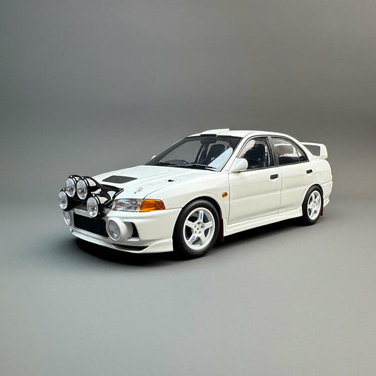 MotorHelix 1:18 Mitsubishi Lancer Evolution IV GSR Diecast Model
