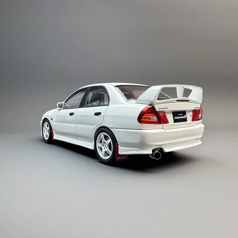 MotorHelix 1:18 Mitsubishi Lancer Evolution IV GSR Diecast Model