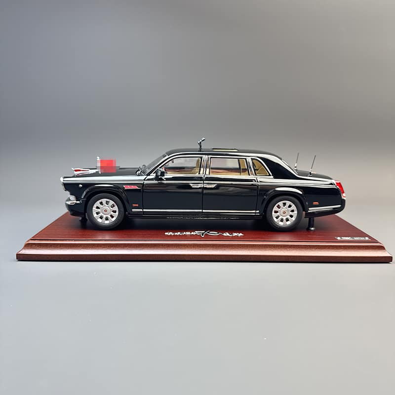 Century Dragon 1:24 Hongqi Diecast Model Car