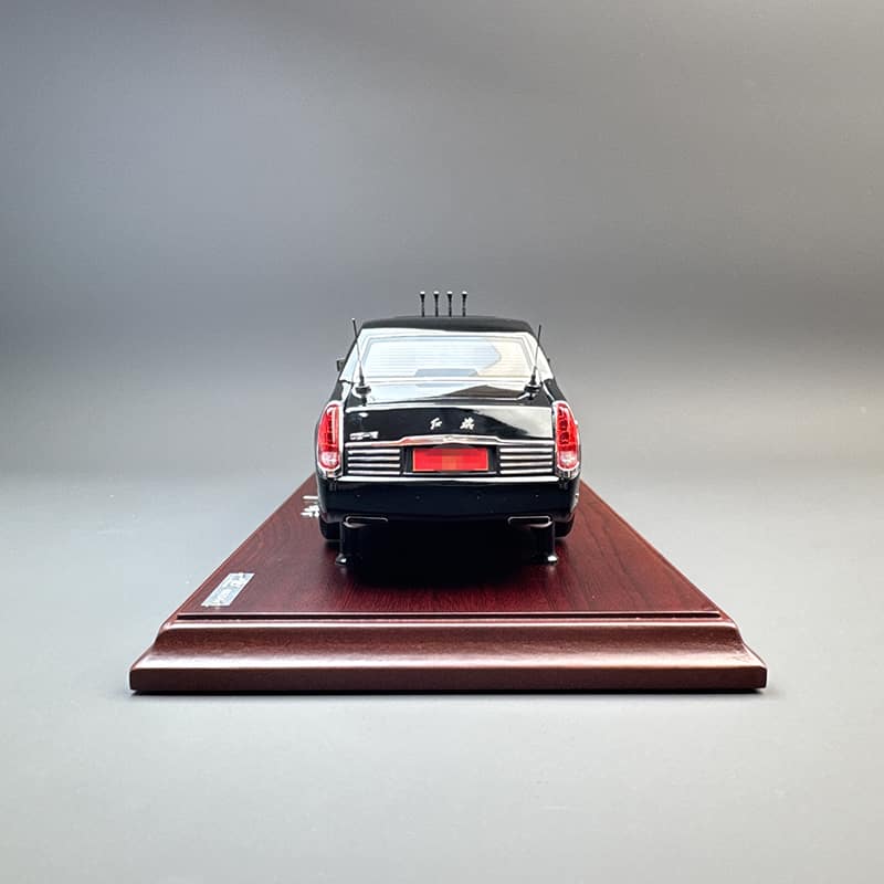 Century Dragon 1:24 Hongqi Diecast Model Car