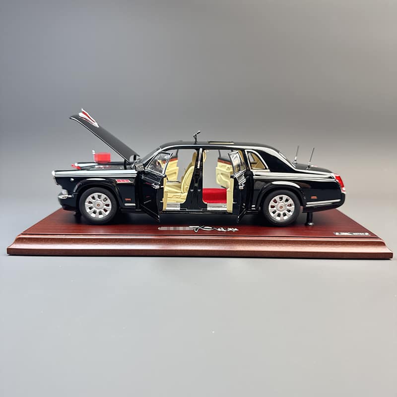Century Dragon 1:24 Hongqi Diecast Model Car