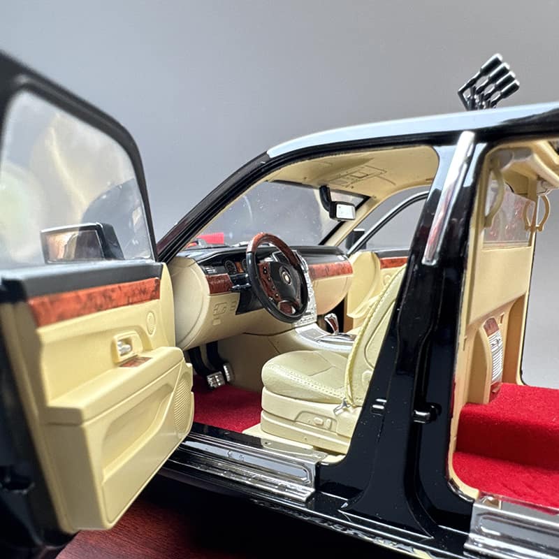 Century Dragon 1:24 Hongqi Diecast Model Car