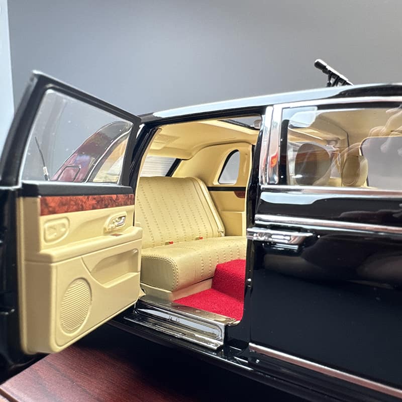 Century Dragon 1:24 Hongqi Diecast Model Car