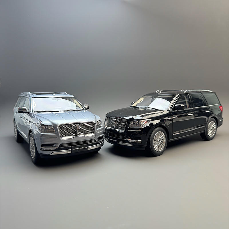 OEM 1:18 Lincoln Navigator Diecast Model