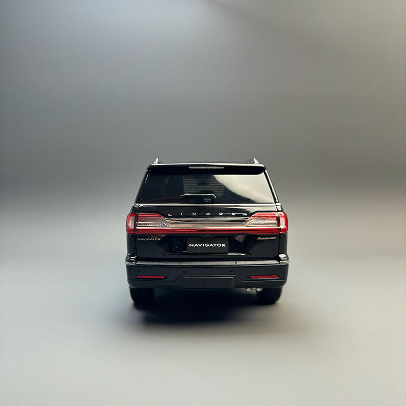 OEM 1:18 Lincoln Navigator Diecast Model