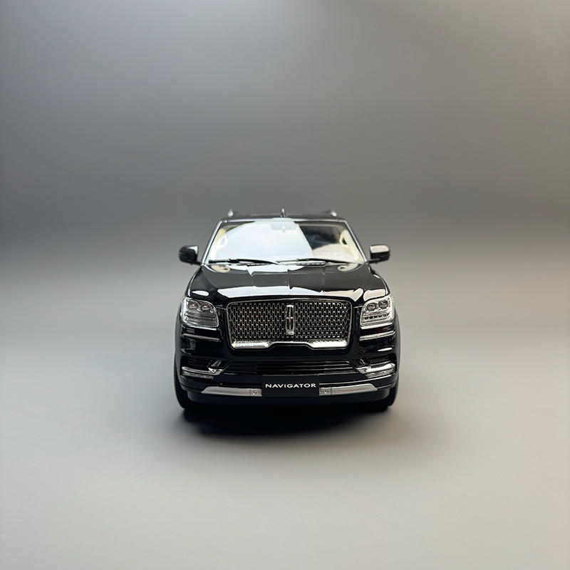 OEM 1:18 Lincoln Navigator Diecast Model