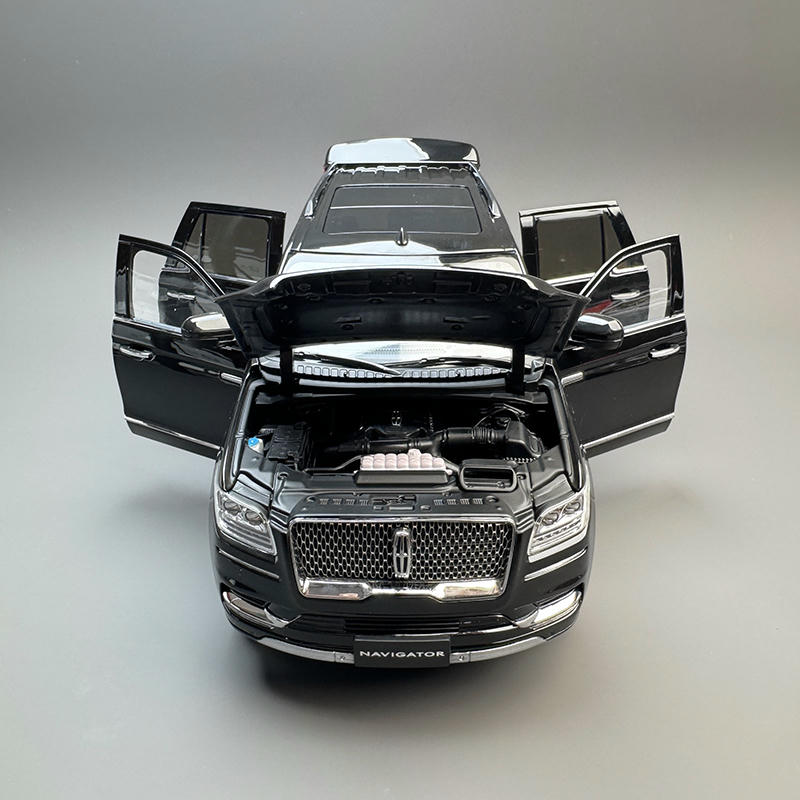 OEM 1:18 Lincoln Navigator Diecast Model