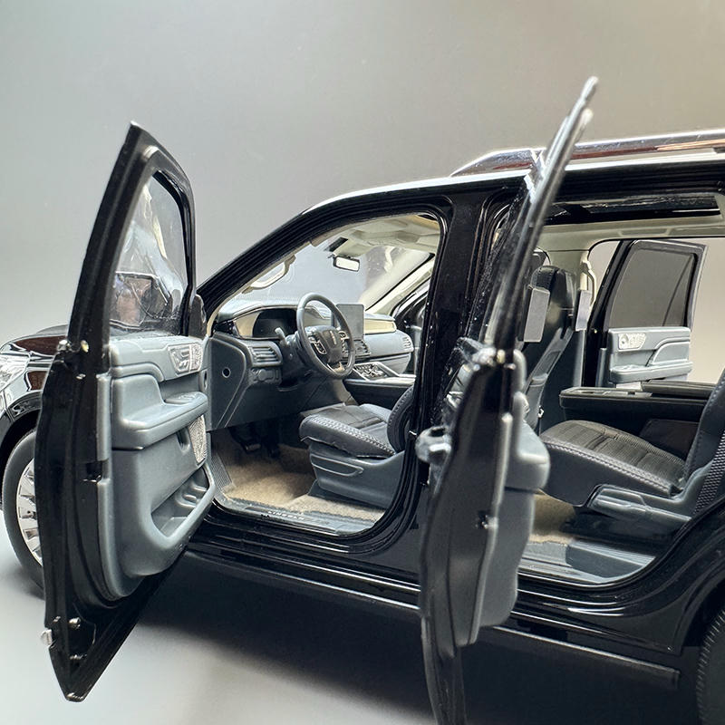 OEM 1:18 Lincoln Navigator Diecast Model