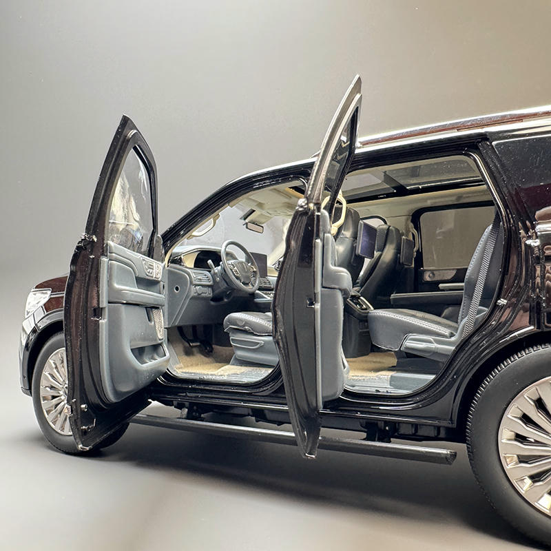 OEM 1:18 Lincoln Navigator Diecast Model