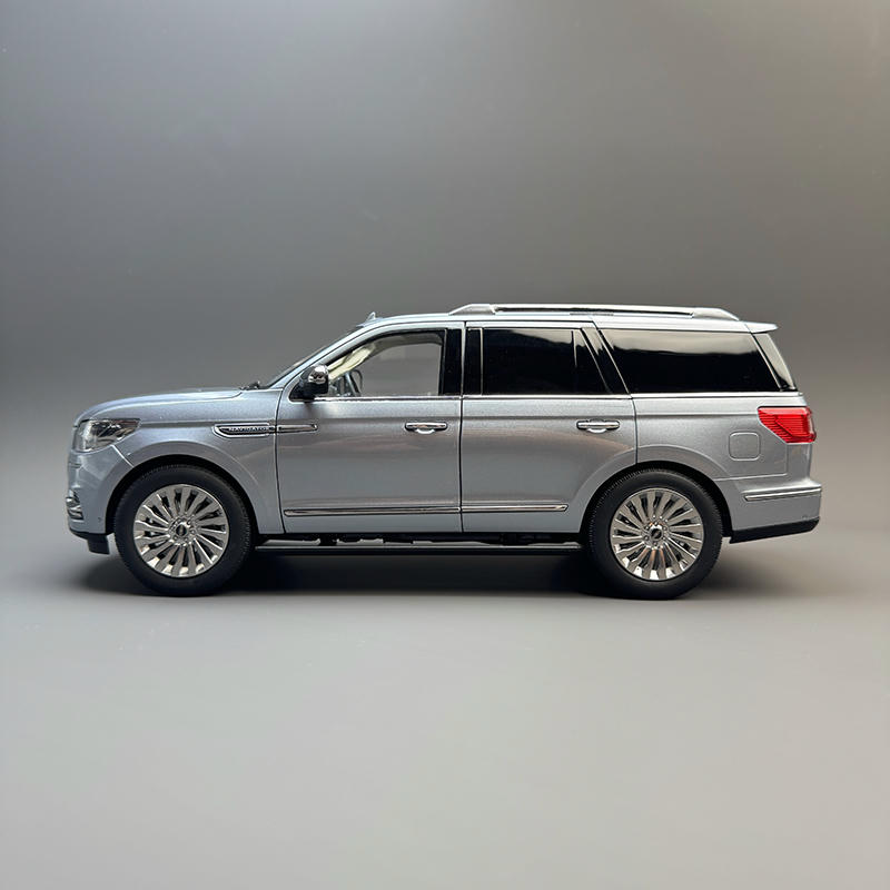OEM 1:18 Lincoln Navigator Diecast Model