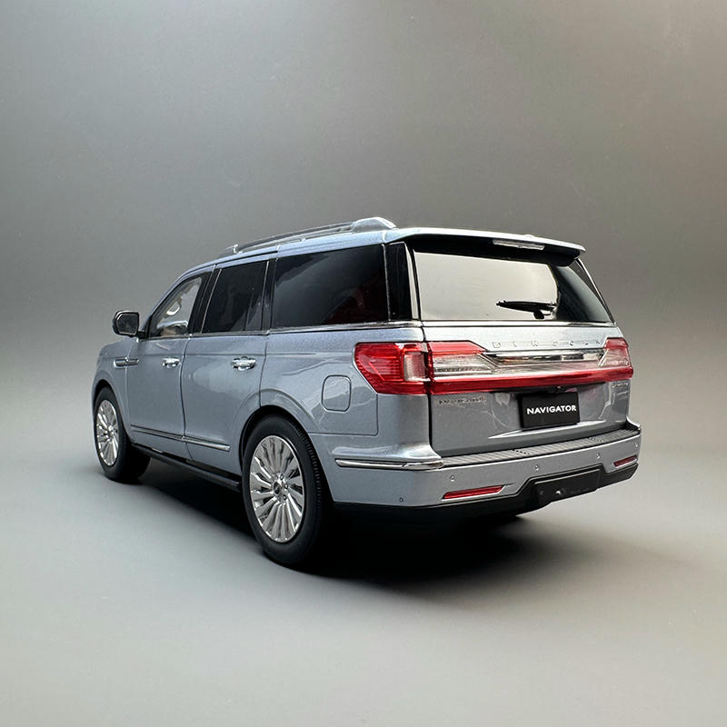 OEM 1:18 Lincoln Navigator Diecast Model