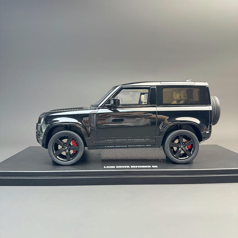 GT Spirit 1:18 Land Rover Defender 90 P400 Resin Model