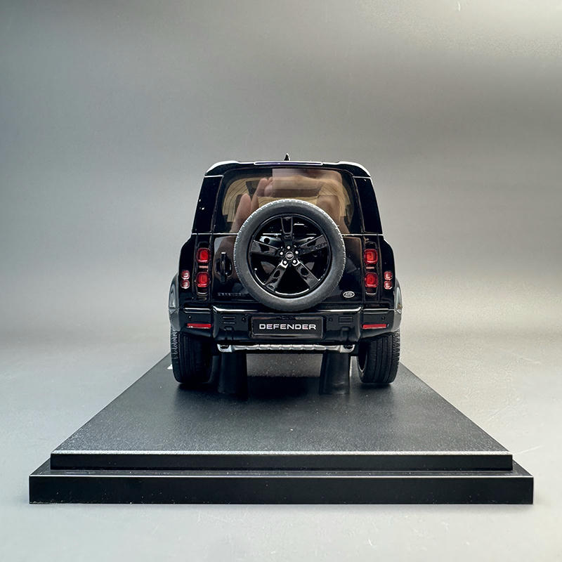 GT Spirit 1:18 Land Rover Defender 90 P400 Resin Model