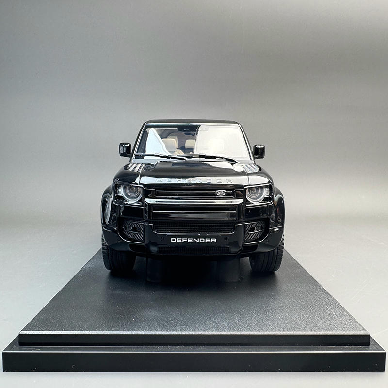 GT Spirit 1:18 Land Rover Defender 90 P400 Resin Model