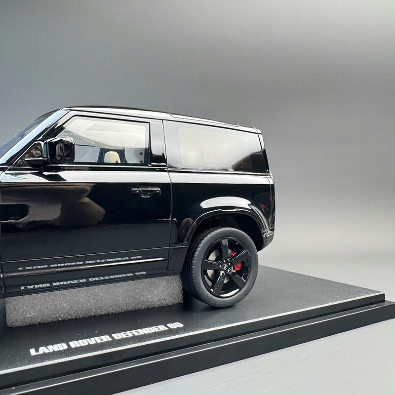 GT Spirit 1:18 Land Rover Defender 90 P400 Resin Model