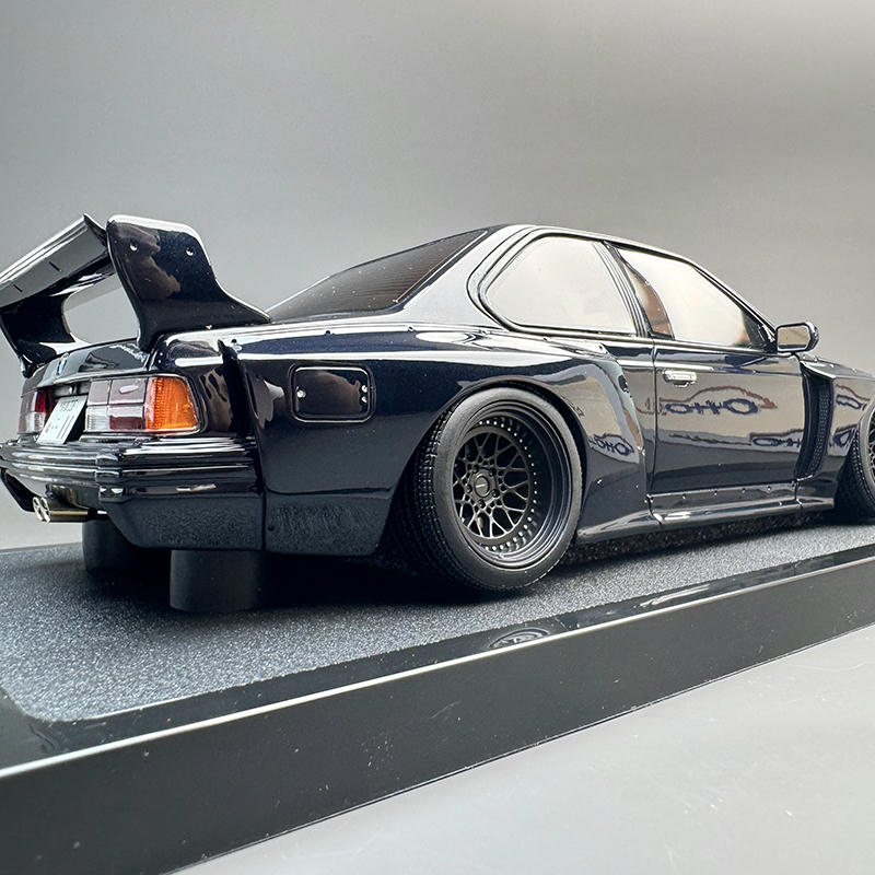 OTTO 1:18 BMW 635 CSi (E24) Dark Blue Resin Model