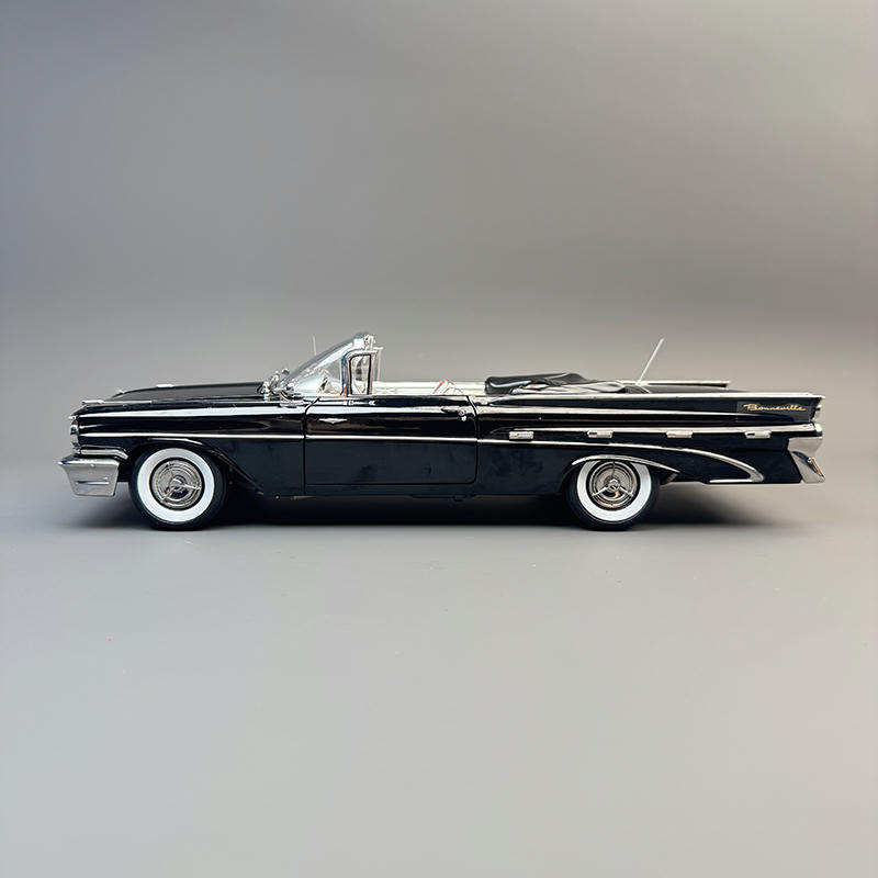 SunStar 1:18 1959 Pontiac Bonneville Platinum Edition Diecast Model