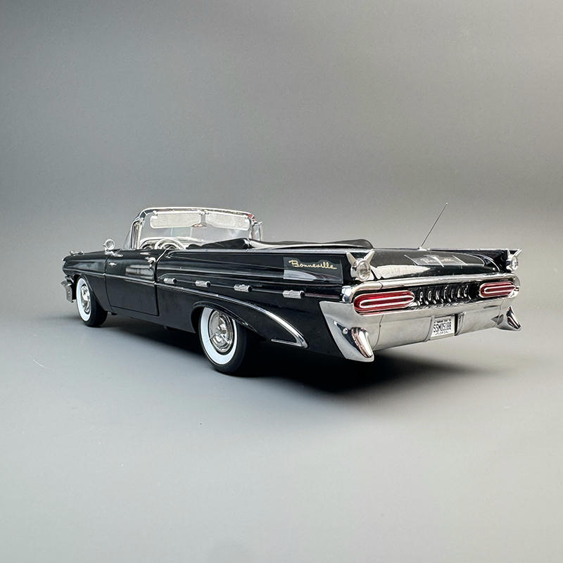 SunStar 1:18 1959 Pontiac Bonneville Platinum Edition Diecast