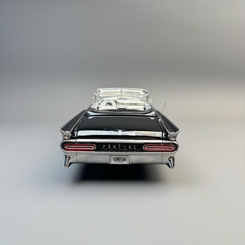 SunStar 1:18 1959 Pontiac Bonneville Platinum Edition Diecast Model