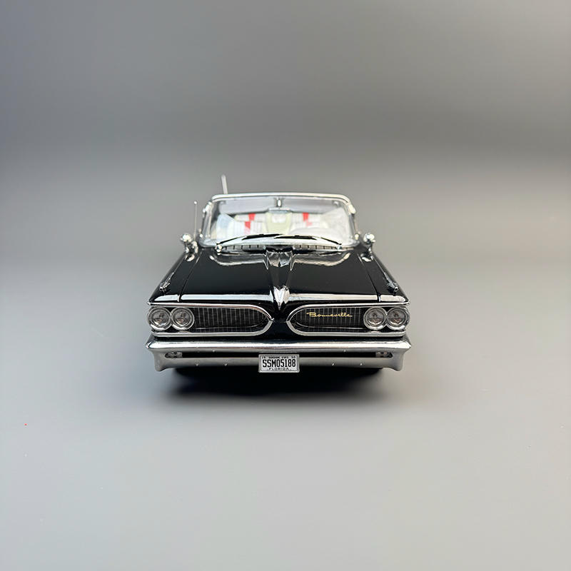 SunStar 1:18 1959 Pontiac Bonneville Platinum Edition Diecast