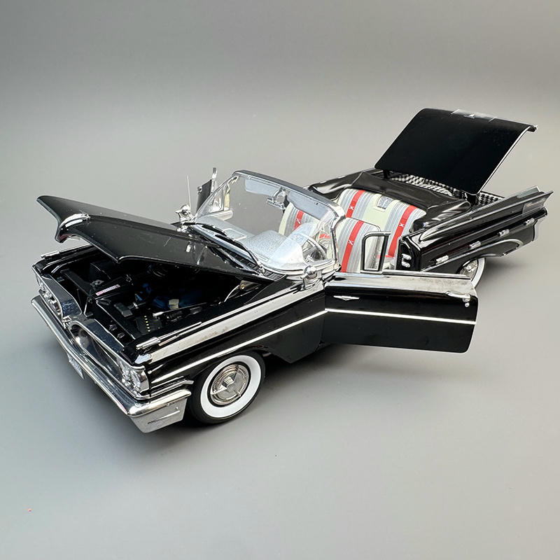 SunStar 1:18 1959 Pontiac Bonneville Platinum Edition Diecast Model