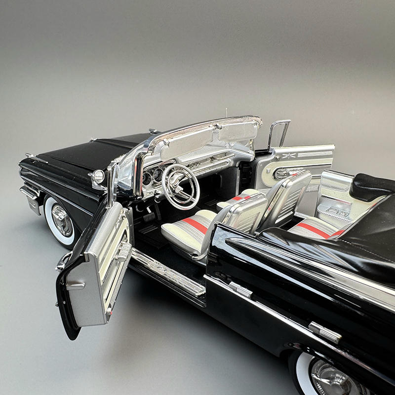 SunStar 1:18 1959 Pontiac Bonneville Platinum Edition Diecast Model
