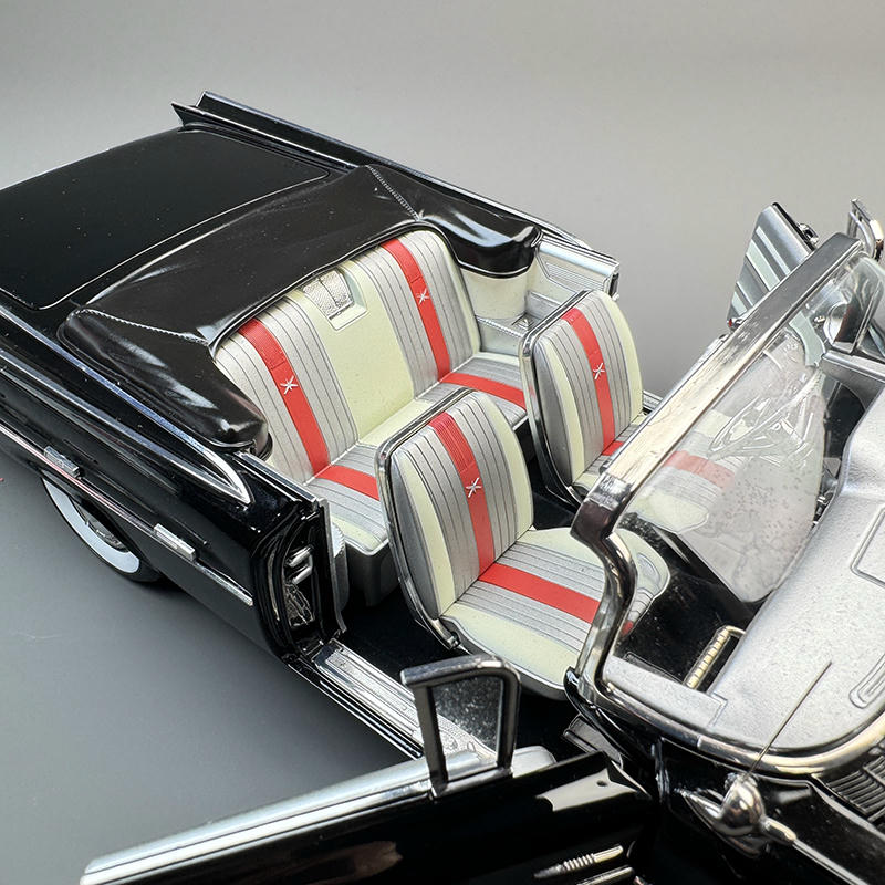 SunStar 1:18 1959 Pontiac Bonneville Platinum Edition Diecast Model