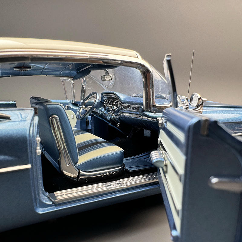 SunStar 1:18 1959 Pontiac Bonneville Platinum Edition Diecast