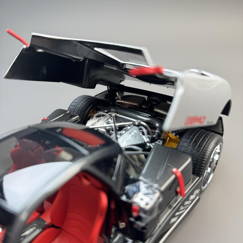 Almost Real Pagani Zonda F 2005 1:18 Diecast Model Car – Silver