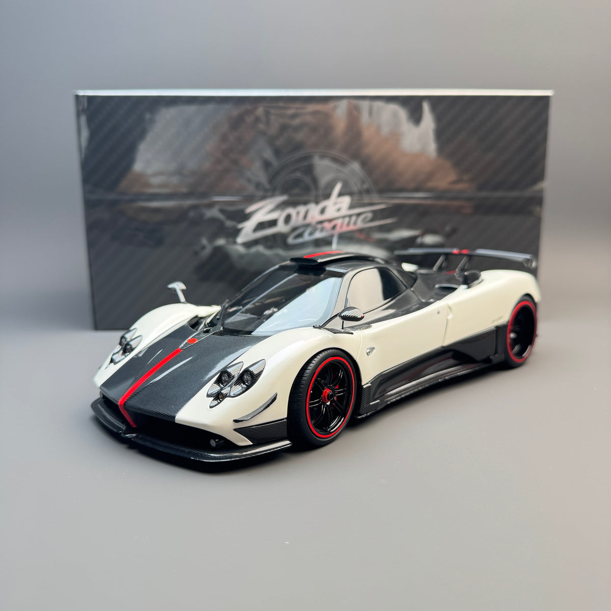 Almost Real 1:18 Pagani Zonda Cinque 2009 Special Edition Diecast Model Car – Red Badge, Fully Opening