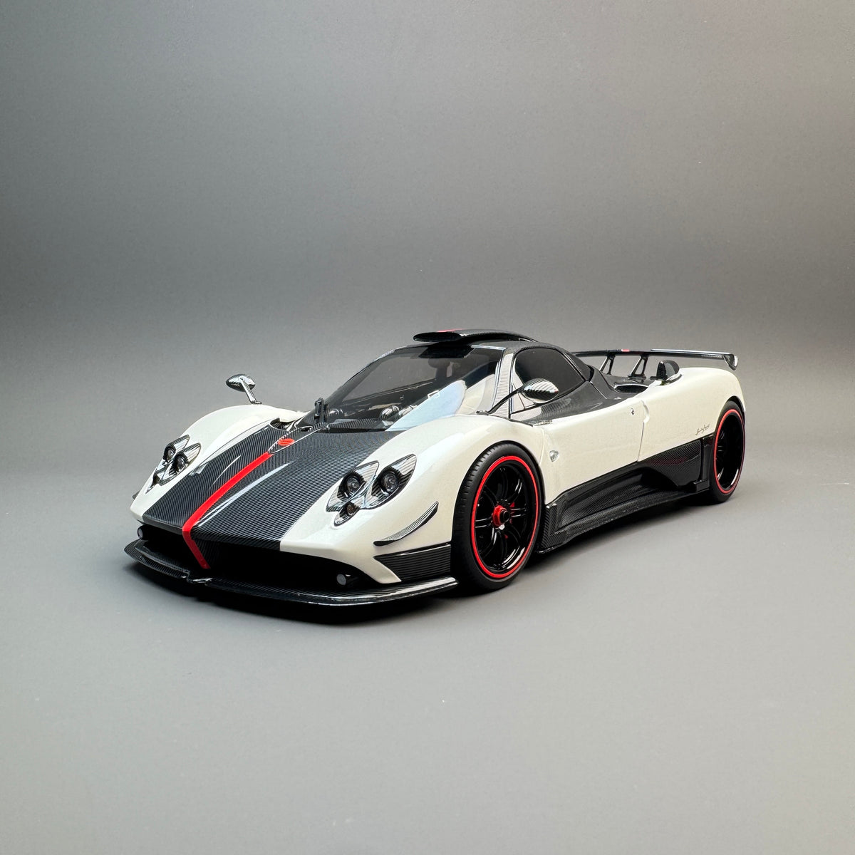 Almost Real 1:18 Pagani Zonda Cinque 2009 Special Edition Diecast Model Car – Red Badge, Fully Opening