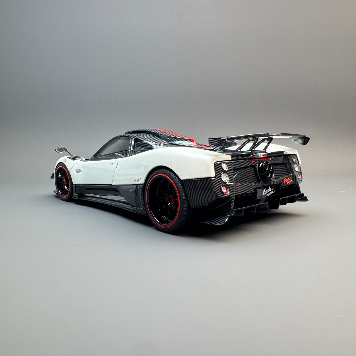 Almost Real 1:18 Pagani Zonda Cinque 2009 Special Edition Diecast Model Car – Red Badge, Fully Opening