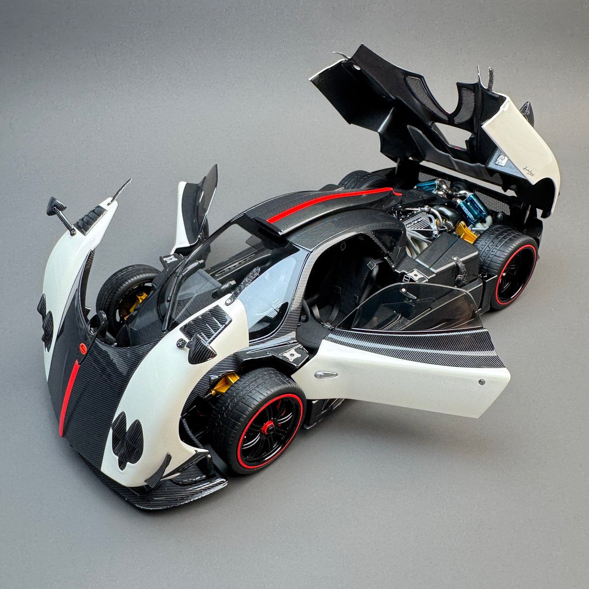 Almost Real 1:18 Pagani Zonda Cinque 2009 Special Edition Diecast Model Car – Red Badge, Fully Opening