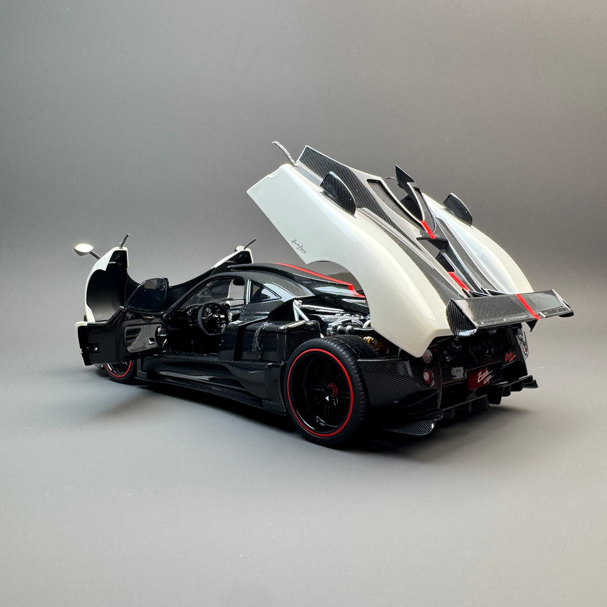 Almost Real 1:18 Pagani Zonda Cinque 2009 Special Edition Diecast Model Car – Red Badge, Fully Opening