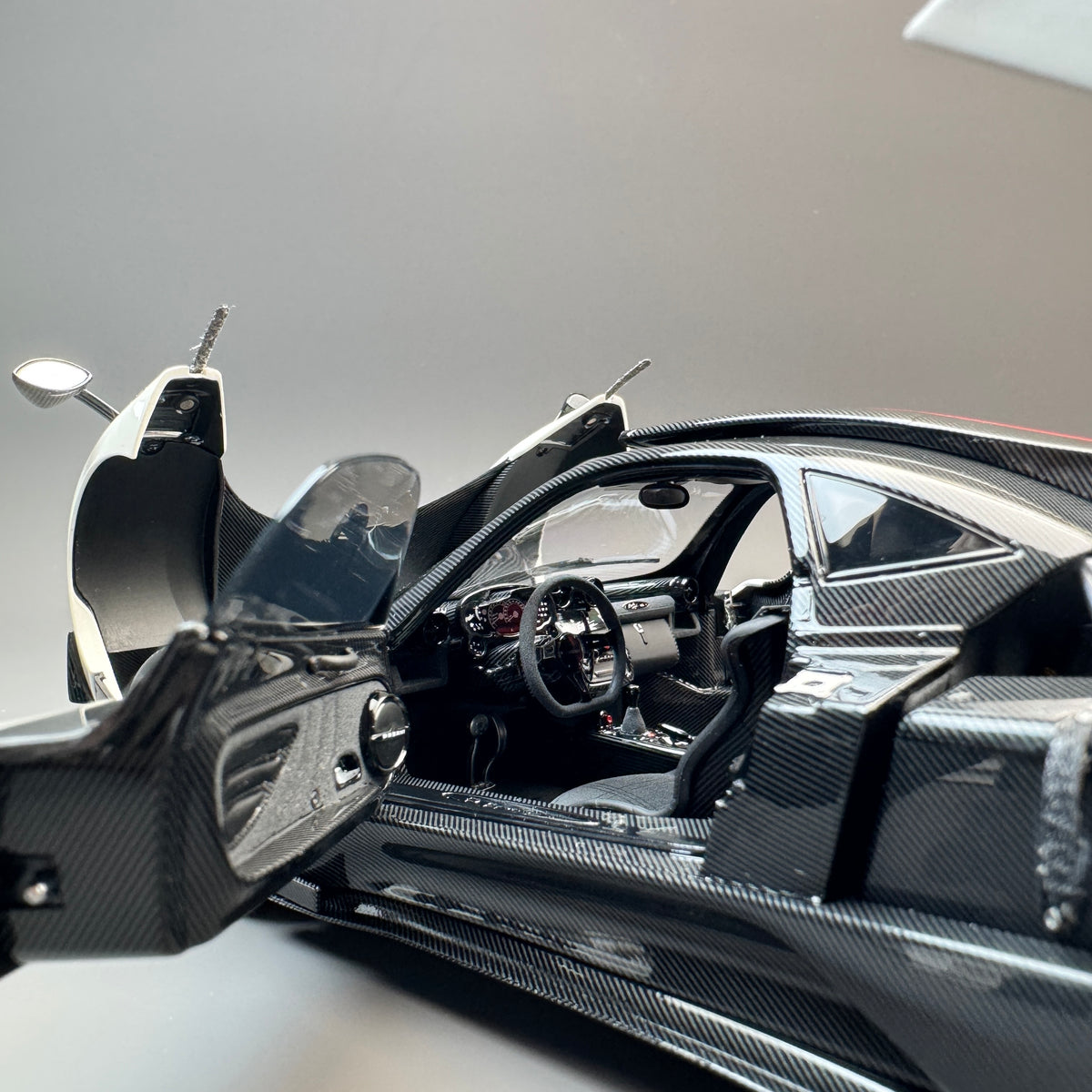 Almost Real 1:18 Pagani Zonda Cinque 2009 Special Edition Diecast Model Car – Red Badge, Fully Opening