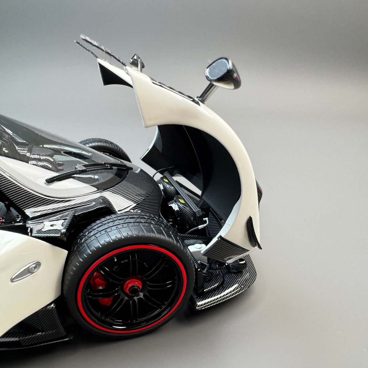 Almost Real 1:18 Pagani Zonda Cinque 2009 Special Edition Diecast Model Car – Red Badge, Fully Opening