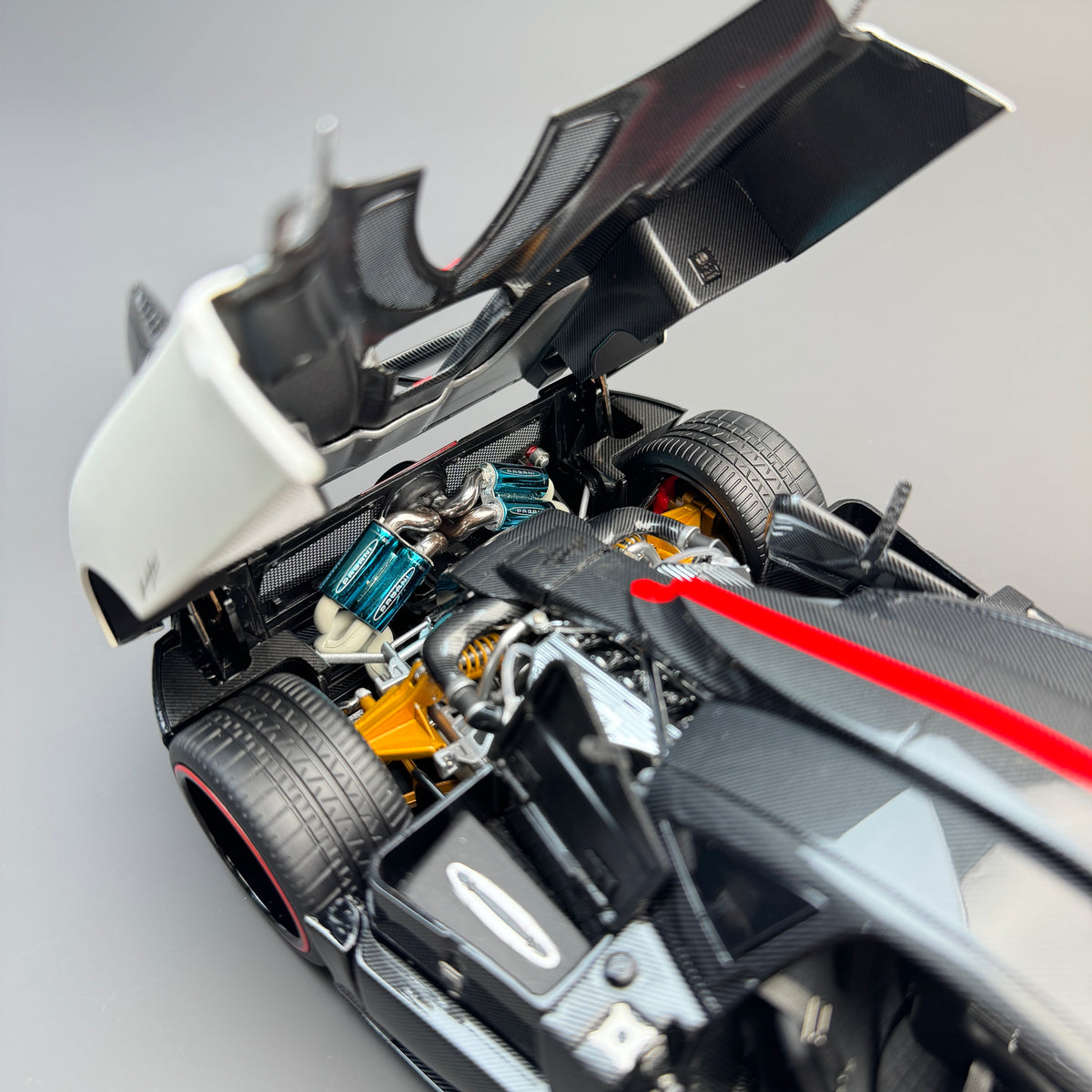 Almost Real 1:18 Pagani Zonda Cinque 2009 Special Edition Diecast Model Car – Red Badge, Fully Opening