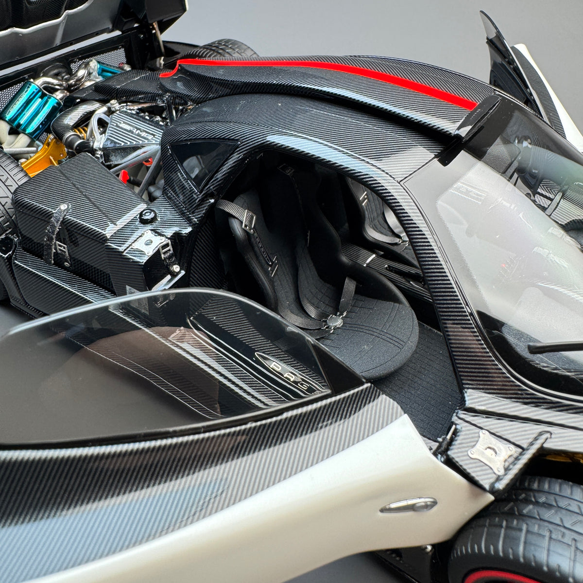 Almost Real 1:18 Pagani Zonda Cinque 2009 Special Edition Diecast Model Car – Red Badge, Fully Opening