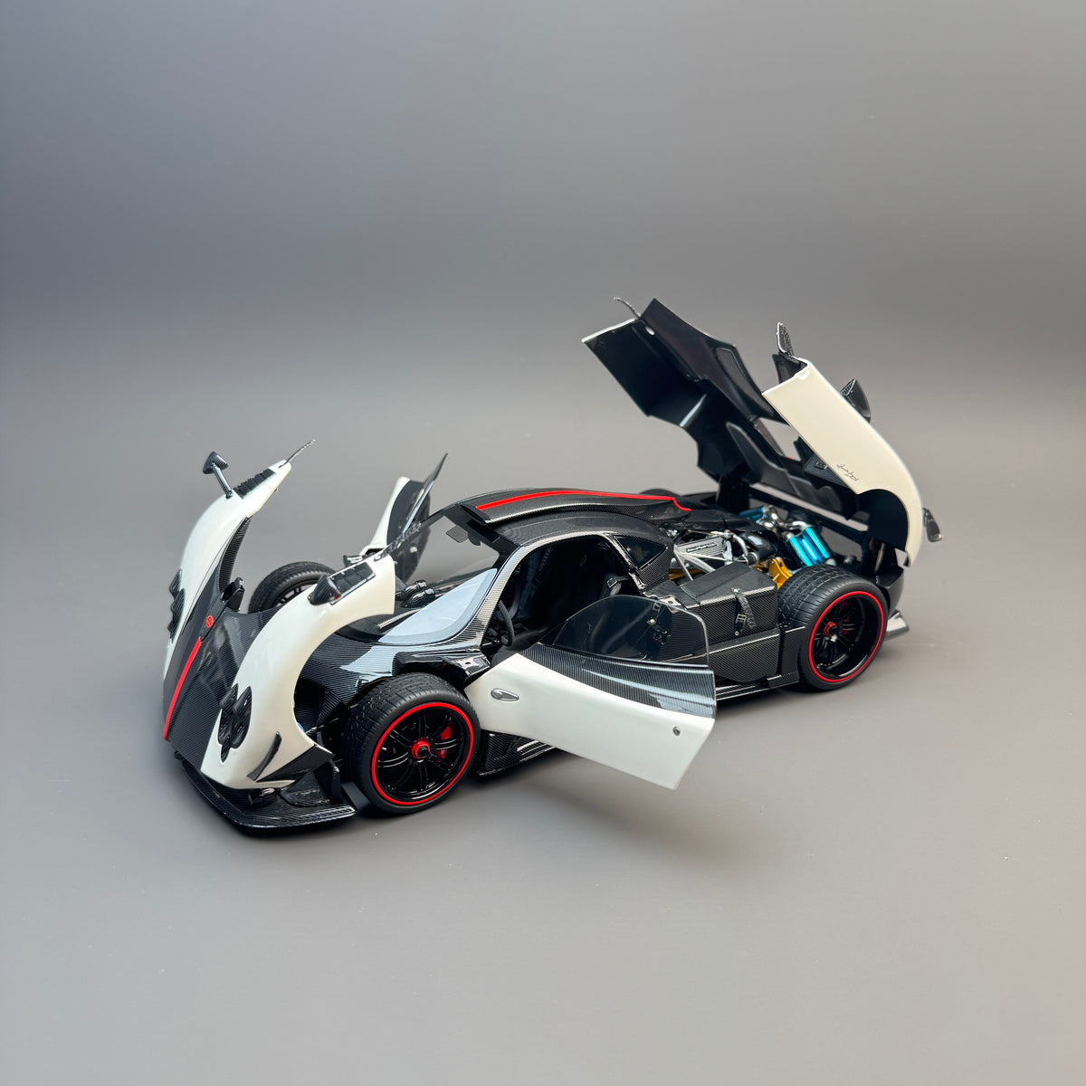 Almost Real 1:18 Pagani Zonda Cinque 2009 Special Edition Diecast Model Car – Red Badge, Fully Opening
