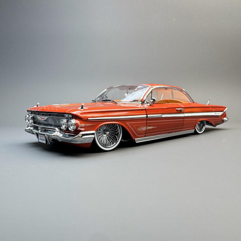 SunStar 1:18 1961 Chevrolet Impala Lowrider Alloy Diecast Model – Adjustable Suspension Edition