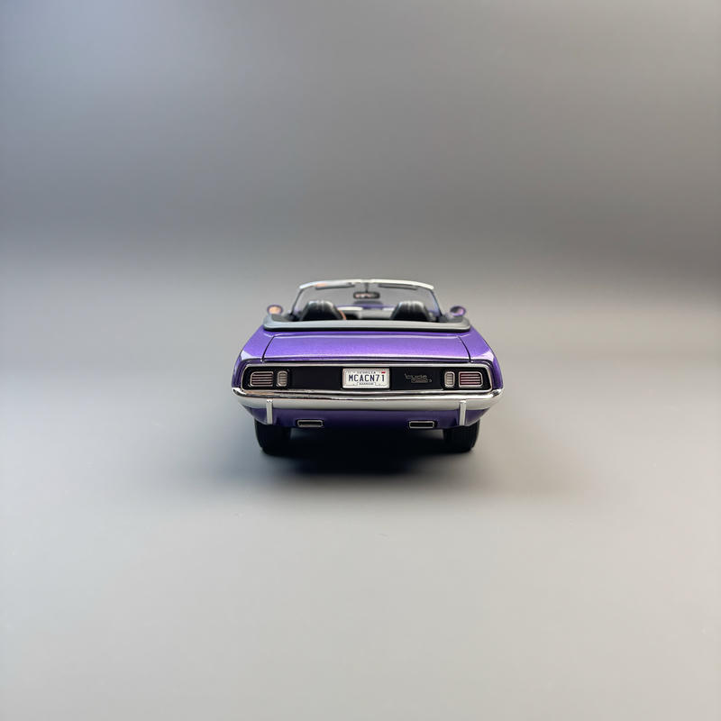 ACME 1971 Plymouth HEMI 'Cuda Convertible 1:18 Diecast Model Car – Purple