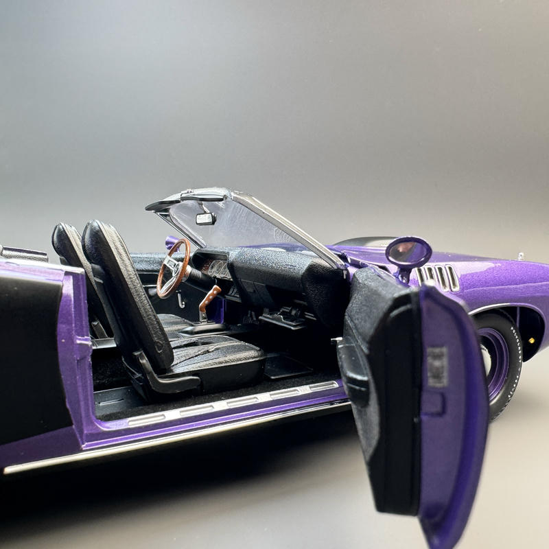 ACME 1971 Plymouth HEMI 'Cuda Convertible 1:18 Diecast Model Car – Purple