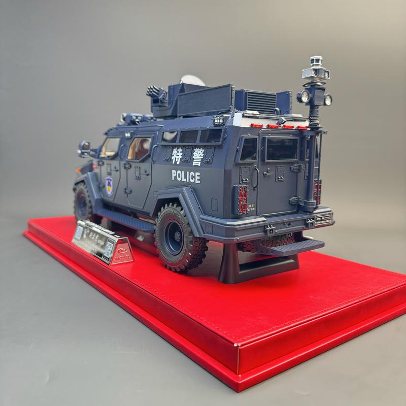 OEM Sabertooth Armored Riot Vehicle 1:18 Resin Model