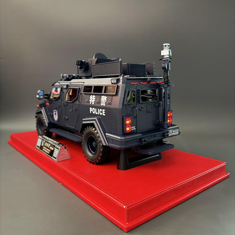 OEM Sabertooth Armored Riot Vehicle 1:18 Resin Model