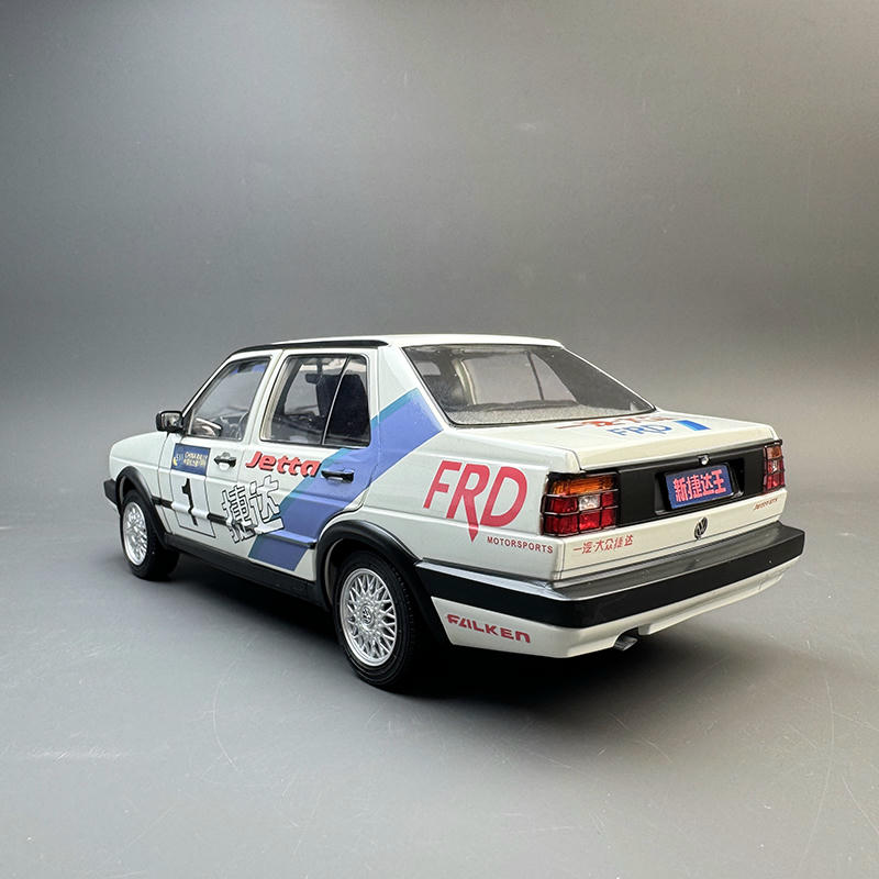 Original Factory 1:18 Volkswagen Jetta MK2 Square Headlight Diecast Model