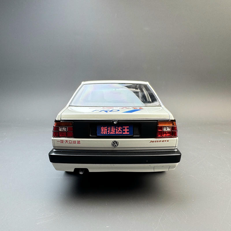 Original Factory 1:18 Volkswagen Jetta MK2 Square Headlight Diecast Model