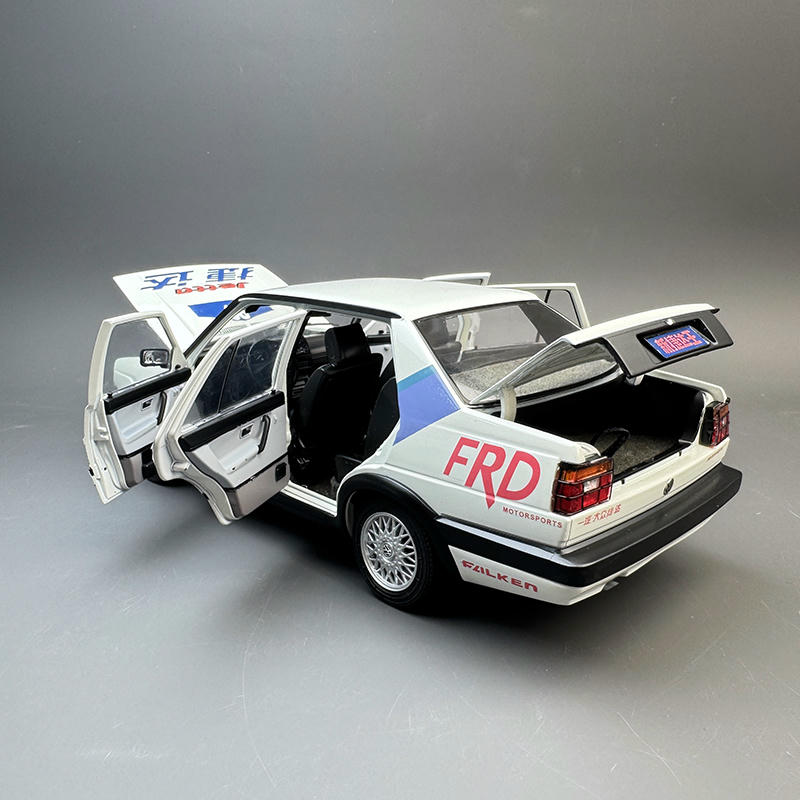 Original Factory 1:18 Volkswagen Jetta MK2 Square Headlight Diecast Model