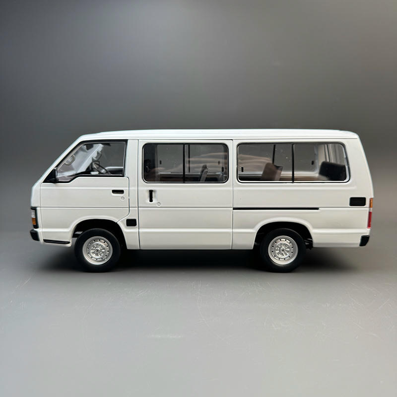 Original Factory 1:18 Toyota HiAce YH50 Diecast Van Model – YX car